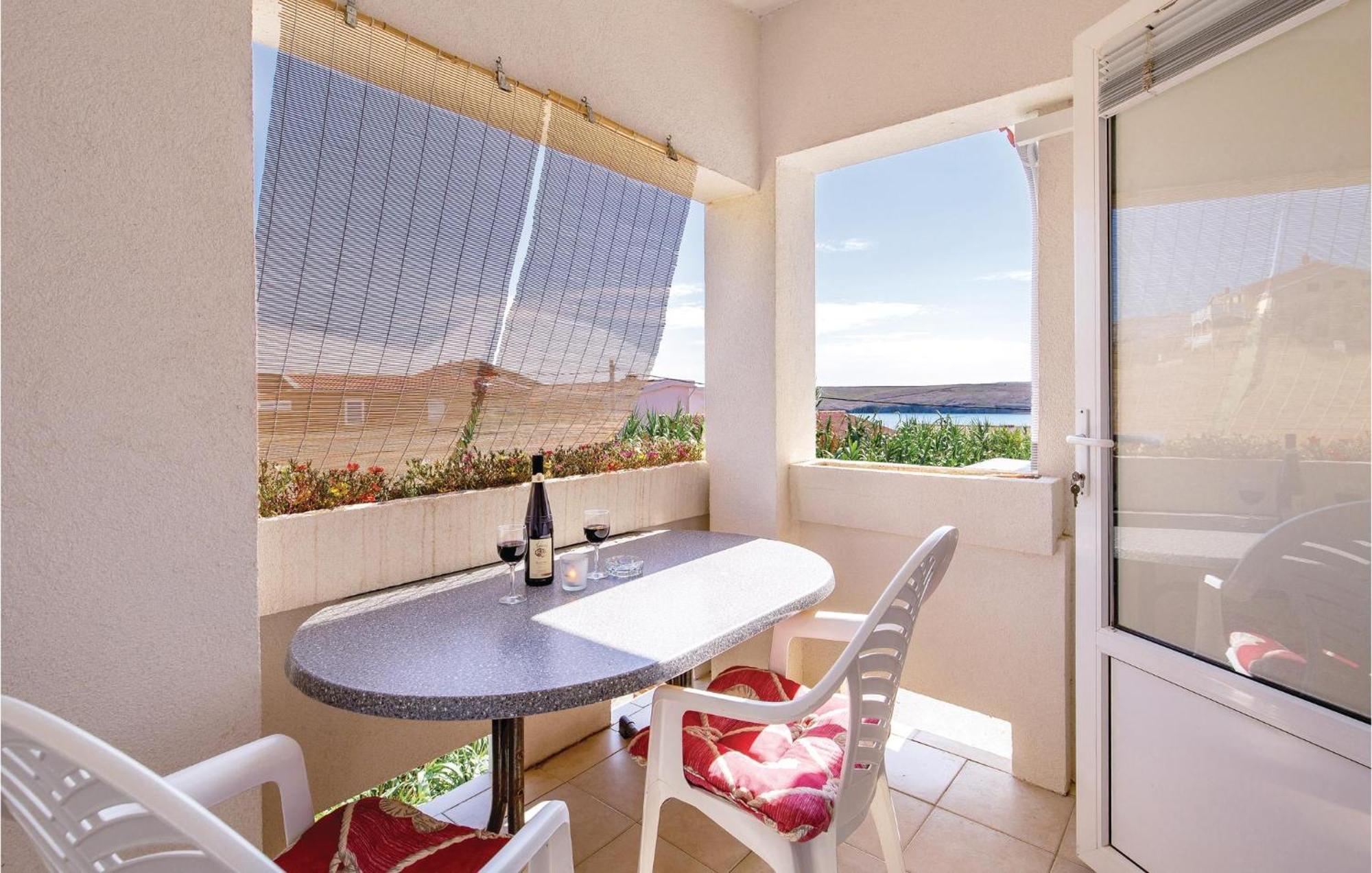Awesome Apartment In Dinjiska With Kitchen Exterior foto