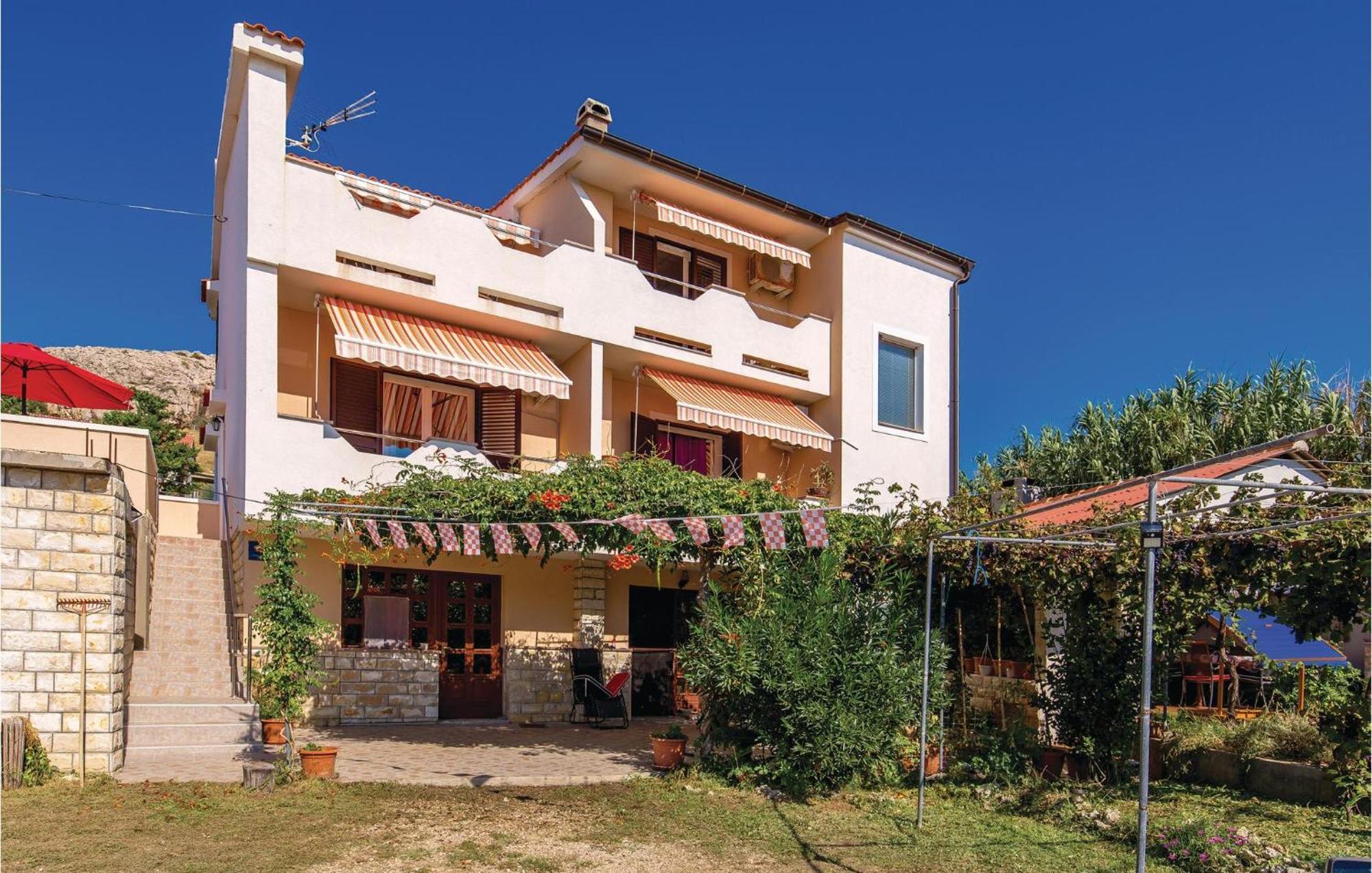 Awesome Apartment In Dinjiska With Kitchen Exterior foto